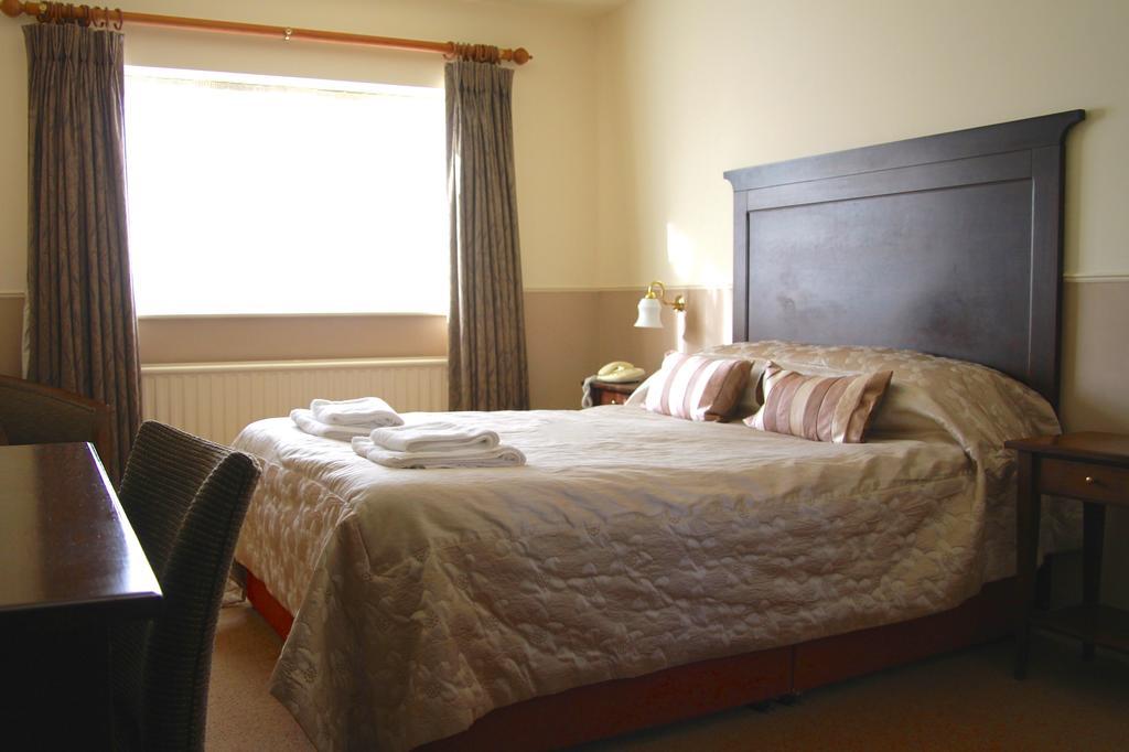 The Bell Hotel Clare Habitación foto