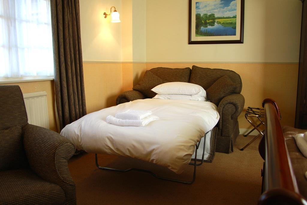 The Bell Hotel Clare Habitación foto